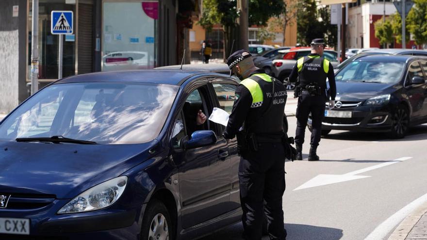 Los policías locales de Málaga han llegado a poner 184 multas en 24 horas.