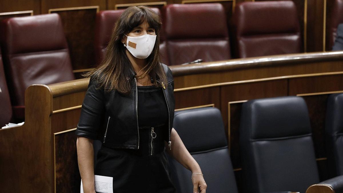 La portavoz de Junts per Catalunya en el Congreso, Laura Borràs, abandona el hemiciclo, el pasado 25 de junio