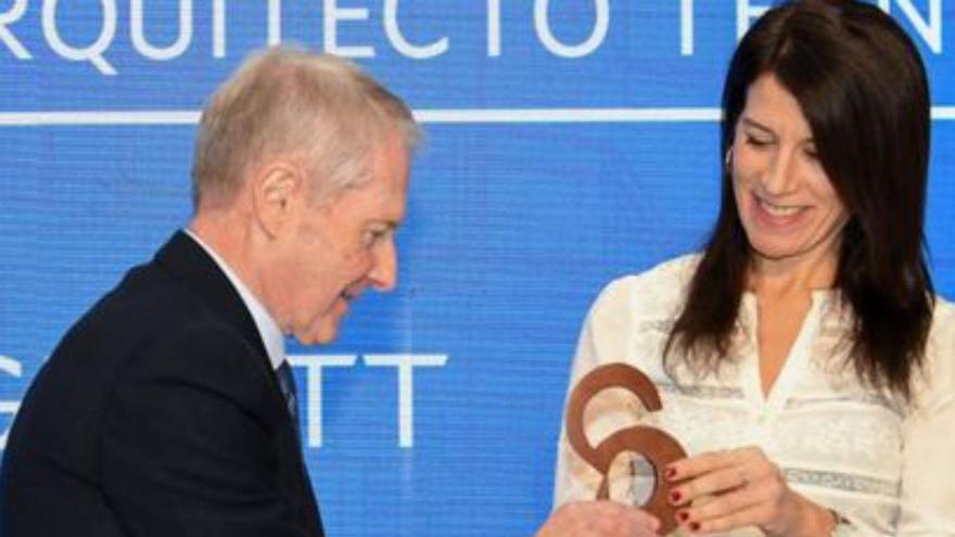 Entrega del premio. |  L .O.