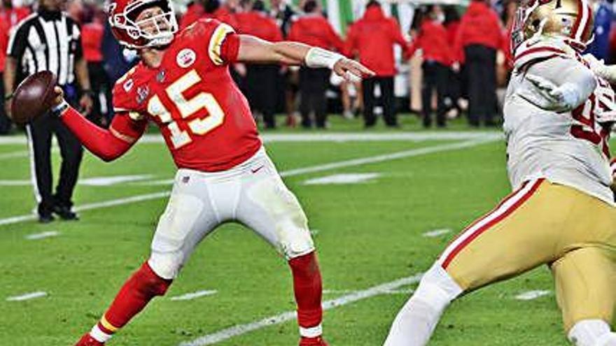 Patrick Mahones lidera els Kansas City Chiefs en la victòria en la Superbowl