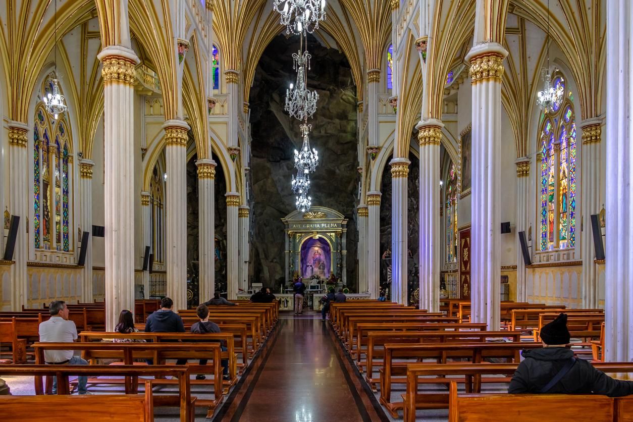 Interior del Santuario de Las Lajas.