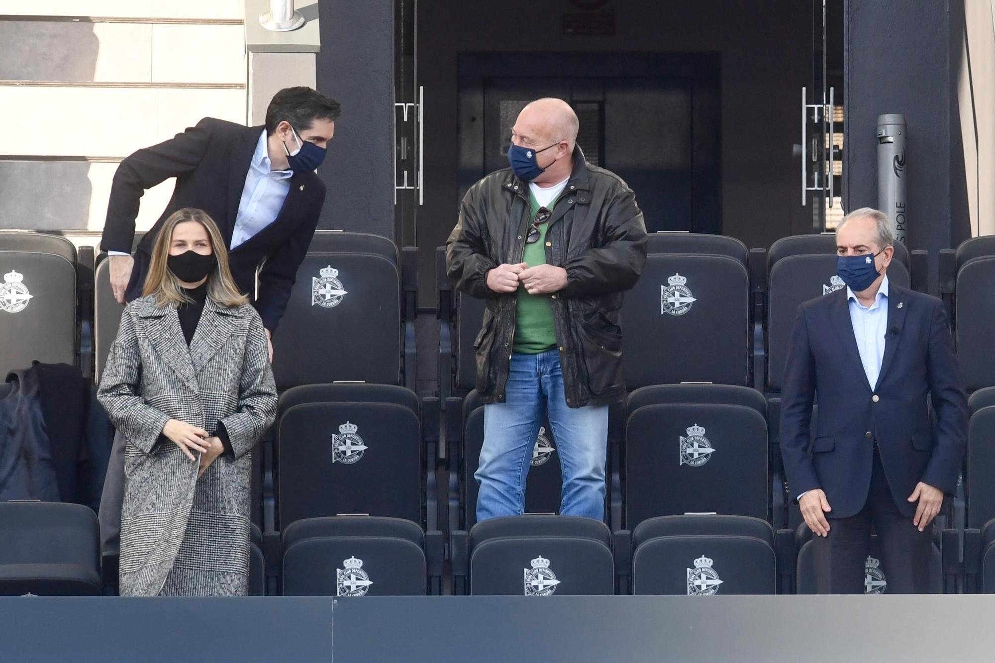 El nuevo consejo del Deportivo se estrena en el palco de Riazor