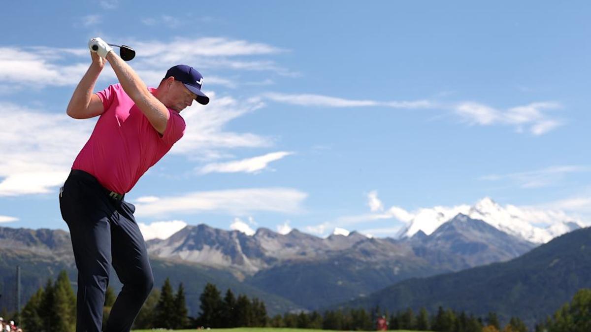 Wallace ejecuta un golpe con impresionantes vistas en Crans Sur Sierre