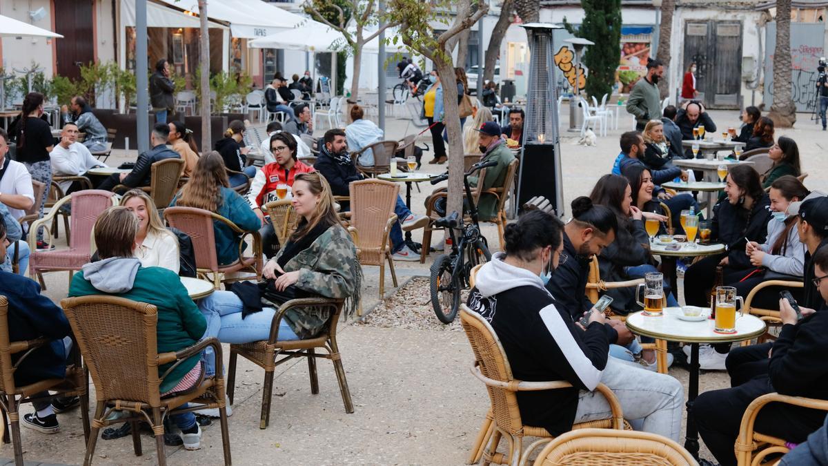 Una terraza en Ibiza