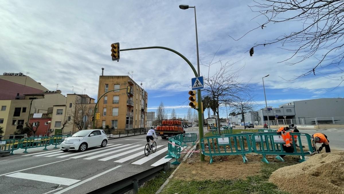 Visita dels darrers treballs per a la posada en marxa del nou pas de vianants sota el pont de la GI-682
