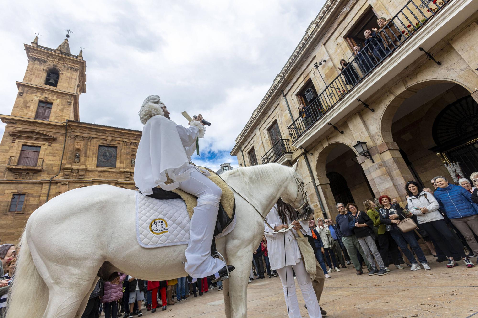 En imágenes | Cabalgata del Heraldo por las calles de Oviedo