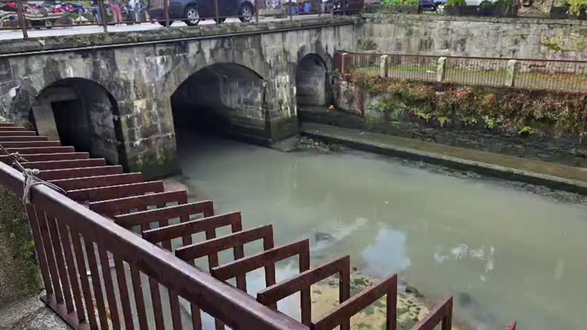 El río O Con (Vilagarcía) vuelve a contaminar la ría de Arousa