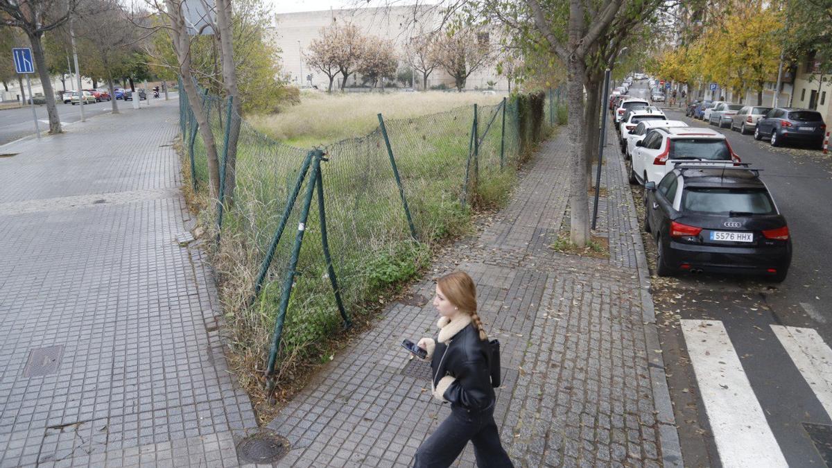 Solar que Urbanismo cederá a Vimcorsa para levantar alojamientos en régimen de alquiler.