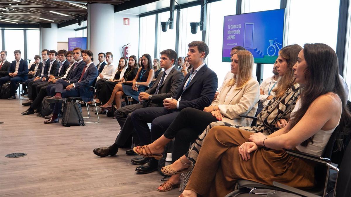 Sesión de bienvenida a los nuevos profesionales de KPMG.