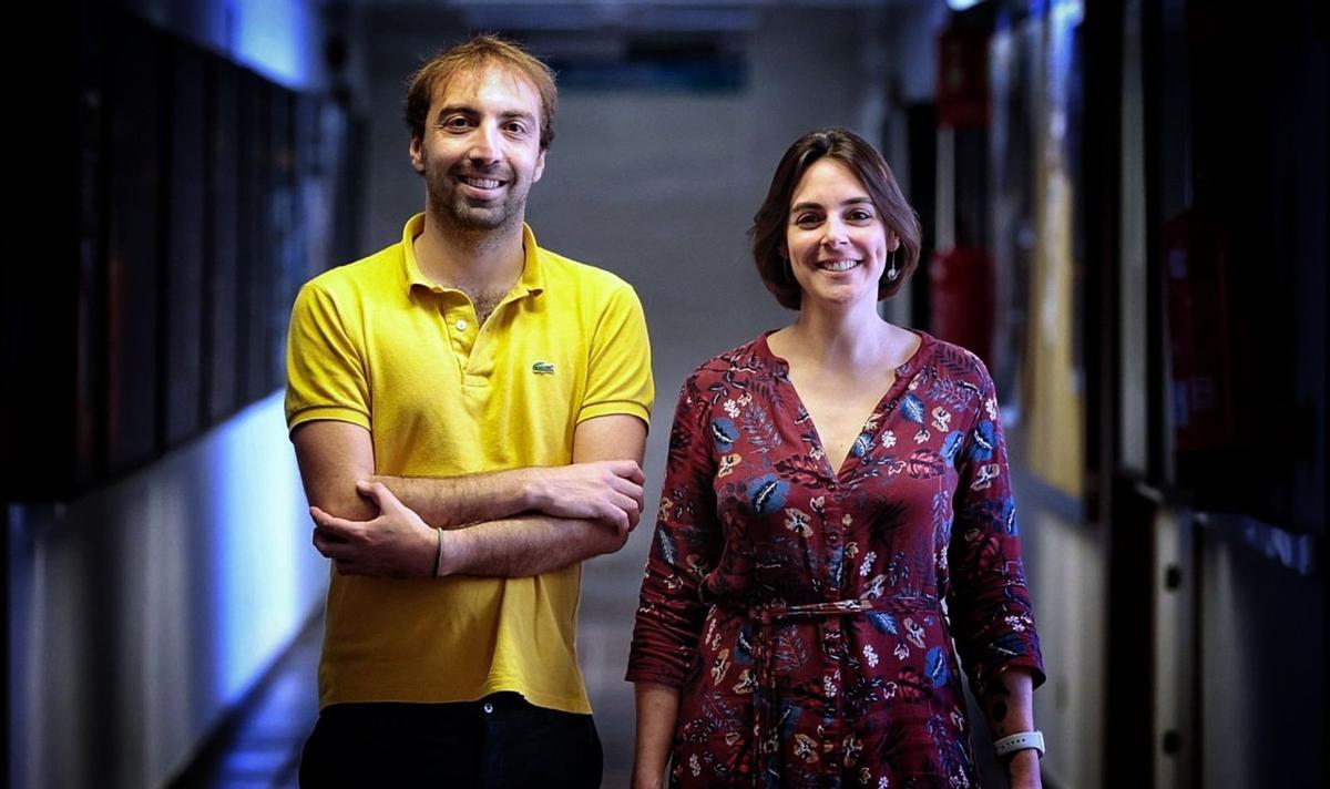 Los investigadores y autores del artículo,  Federico Vincentelli y Virginia Cuneo en las instalaciones del IAC. | | MARÍA PISACA