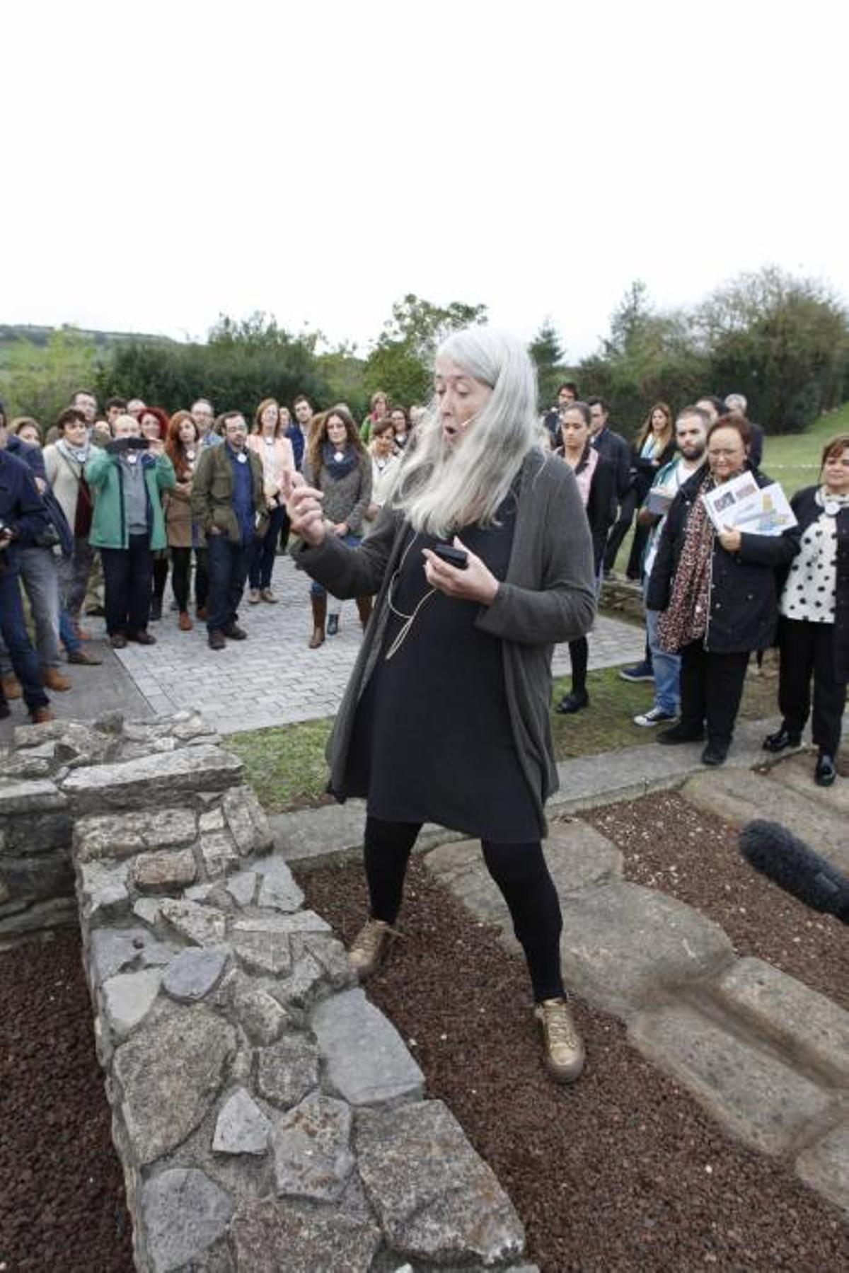 Mary Beard visitando la Villa Romana de Veranes Mary Beard visitando la Villa Romana de Veranes