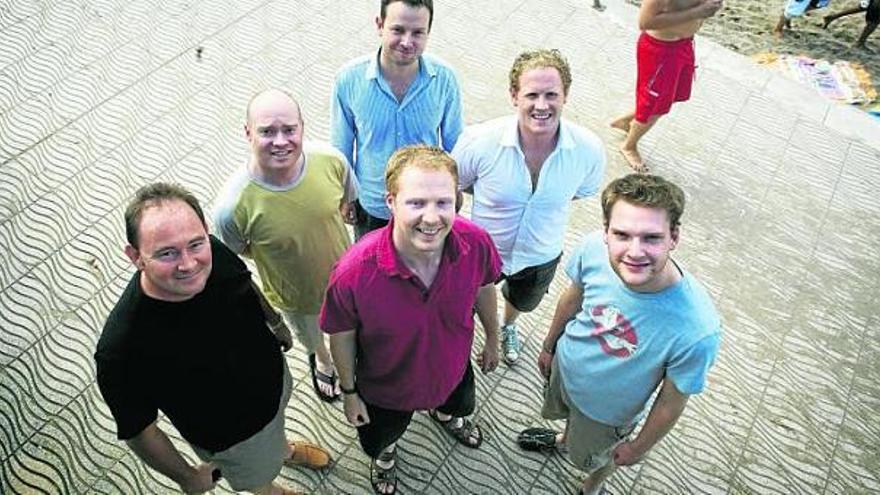 Por la izquierda, Tim Wilson, Giles White, Stewart Conley-Harper , Nick Madden, Simon Whiteley y, en el centro, Gareth Dayus-Jones.