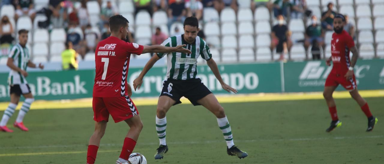 Toni Arranz, durante el encuentro de la pasada temporada entre el Córdoba CF y el Don Benito, en El Arcángel.