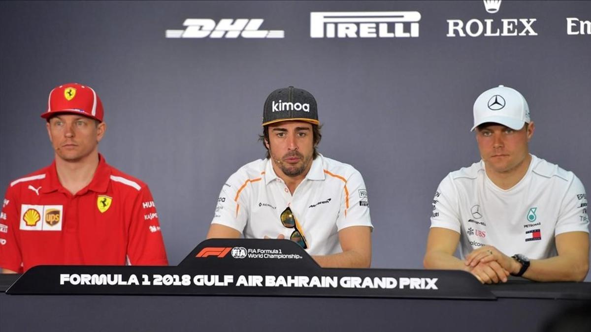 Kimi Raikkonen, Fernando Alonso y Valtteri Bottas, hoy, en Baréin.