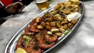 ¿Te gusta comer de raciones? Este bar de Getafe tiene las más grandes de todo Madrid