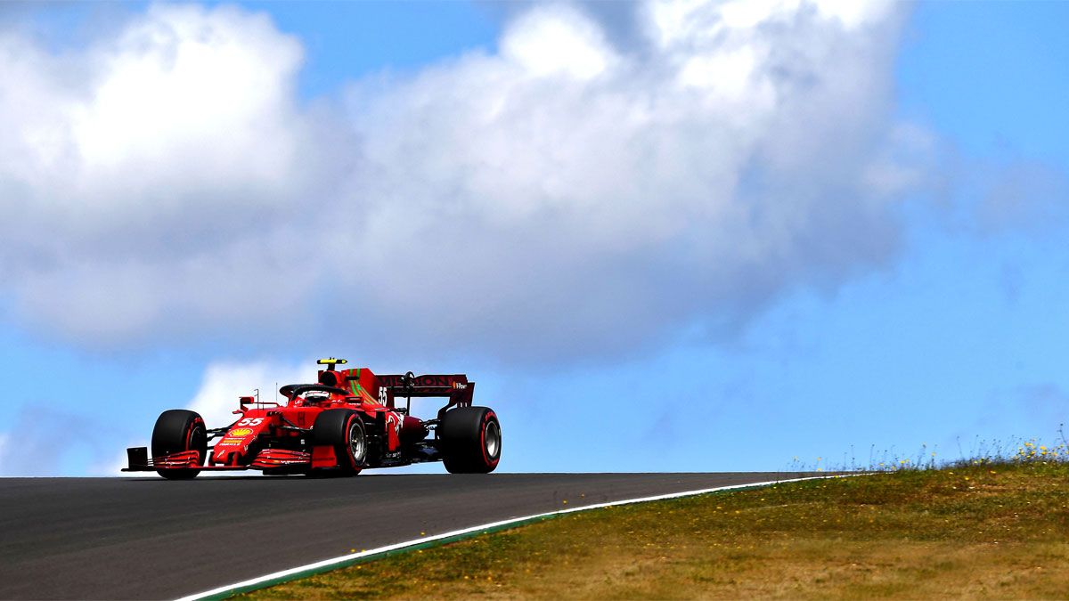Carlos Sainz, al volante del Ferrari en Portimao