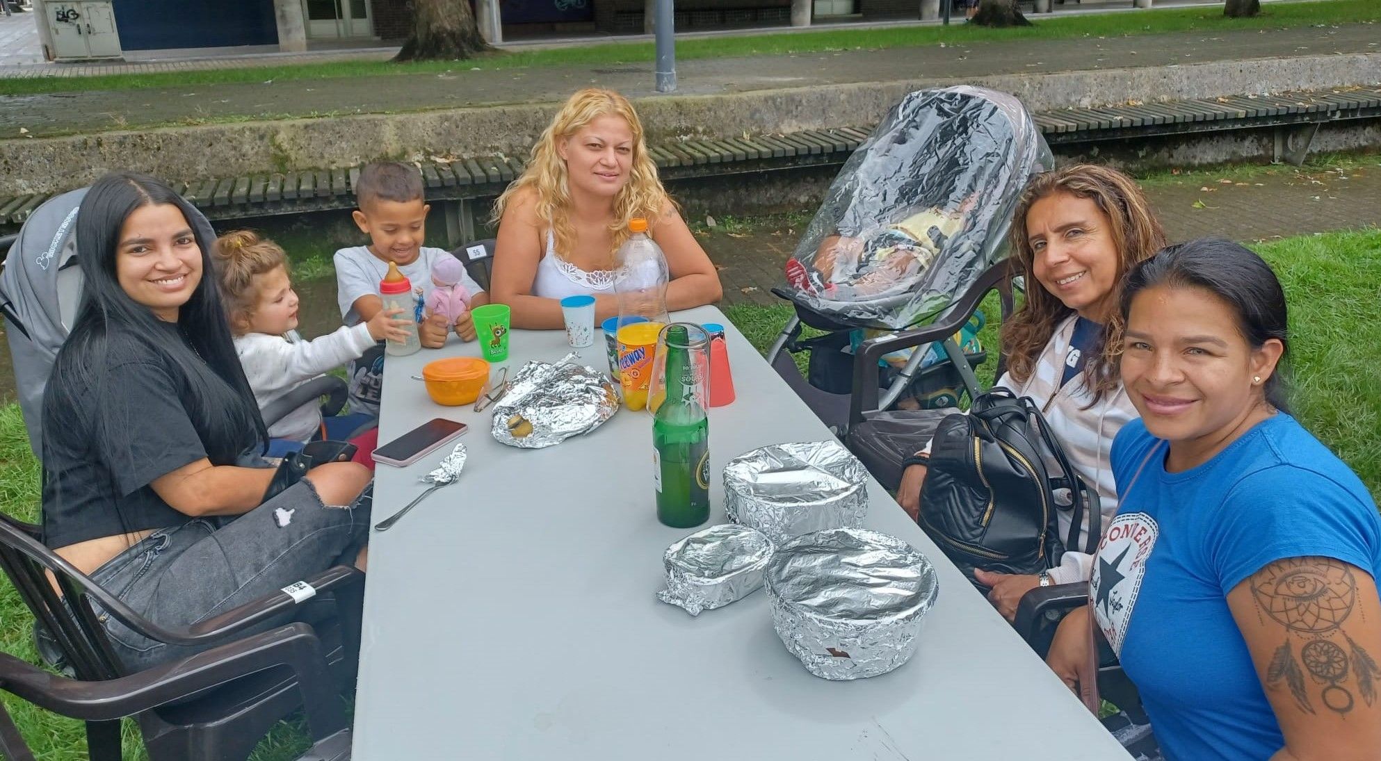 Lugones celebra su comida en la calle: "Que no falte la fiesta, que ya nos hacía falta"