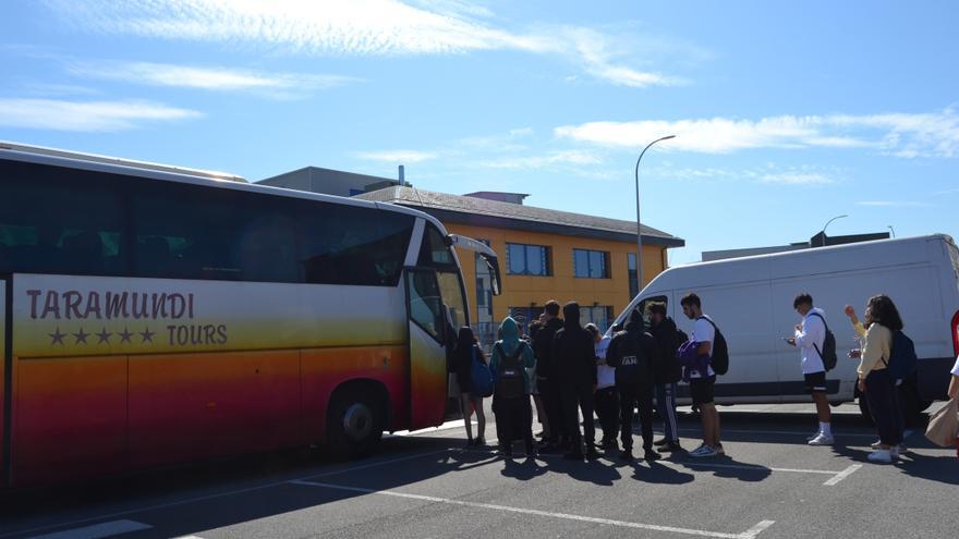Las familias del Occidente no se rinden y piden en Oviedo más líneas y transporte gratuito para los estudiantes de los ciclos formativos