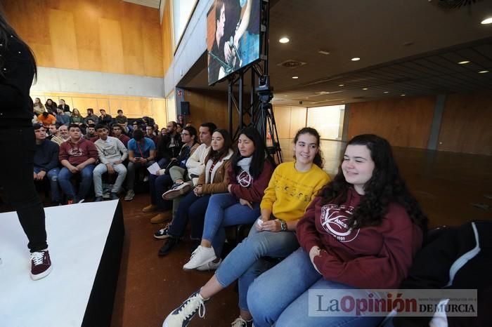 López Miras se codea con los jóvenes