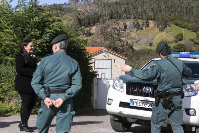 En imágenes: amplio dispositivo de la Guardia Civil en Gijón, Castrillón y Soto del Barco