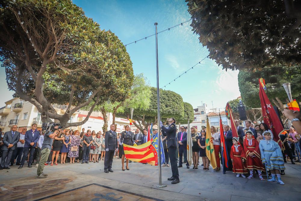 Benejúzar ha acogido el traslado de la patrona desde su santuario y un acto de homenaje a la Señera, en el día de la Comunidad Valenciana