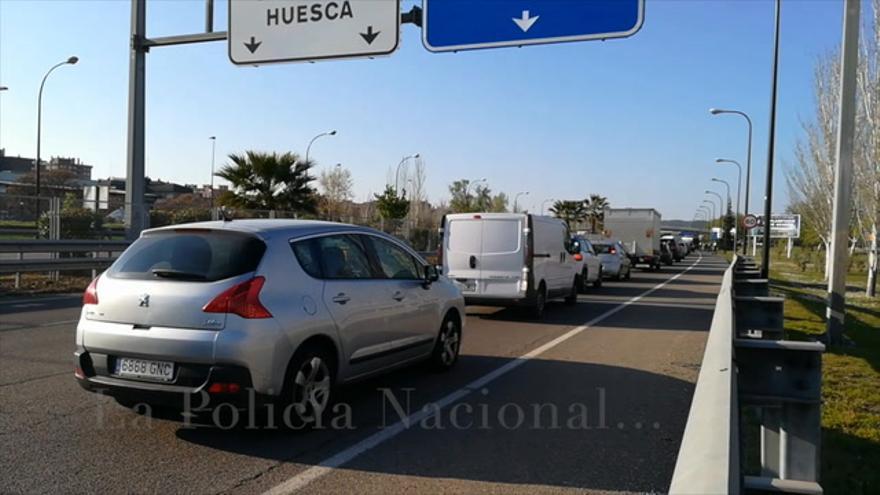 Control policial en una de las salidas de Zaragoza