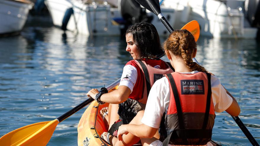 Actividades en Ibiza: una mañana de piraguas y diversión en Sant Antoni