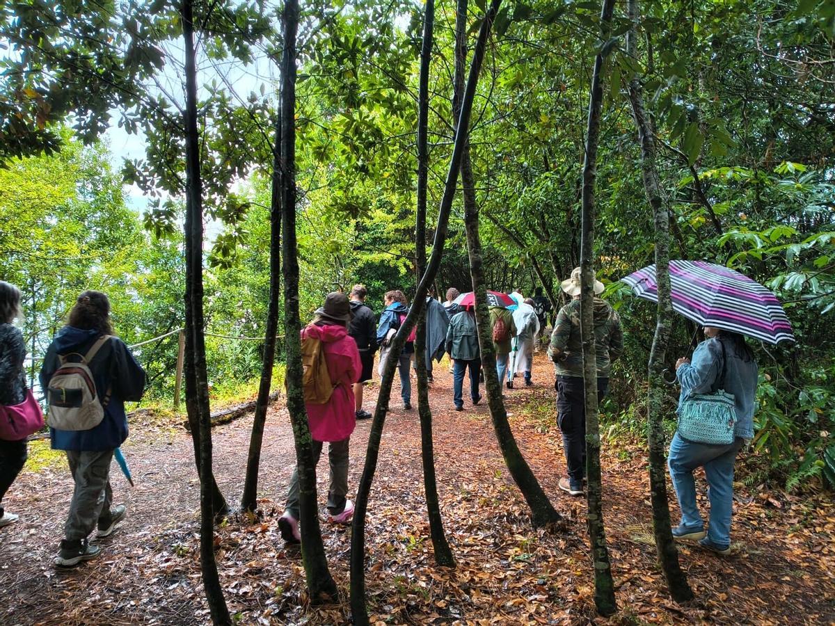 Ruta por la Senda dos Sentidos organizada por el Concello de Miño con el apoyo del COAG