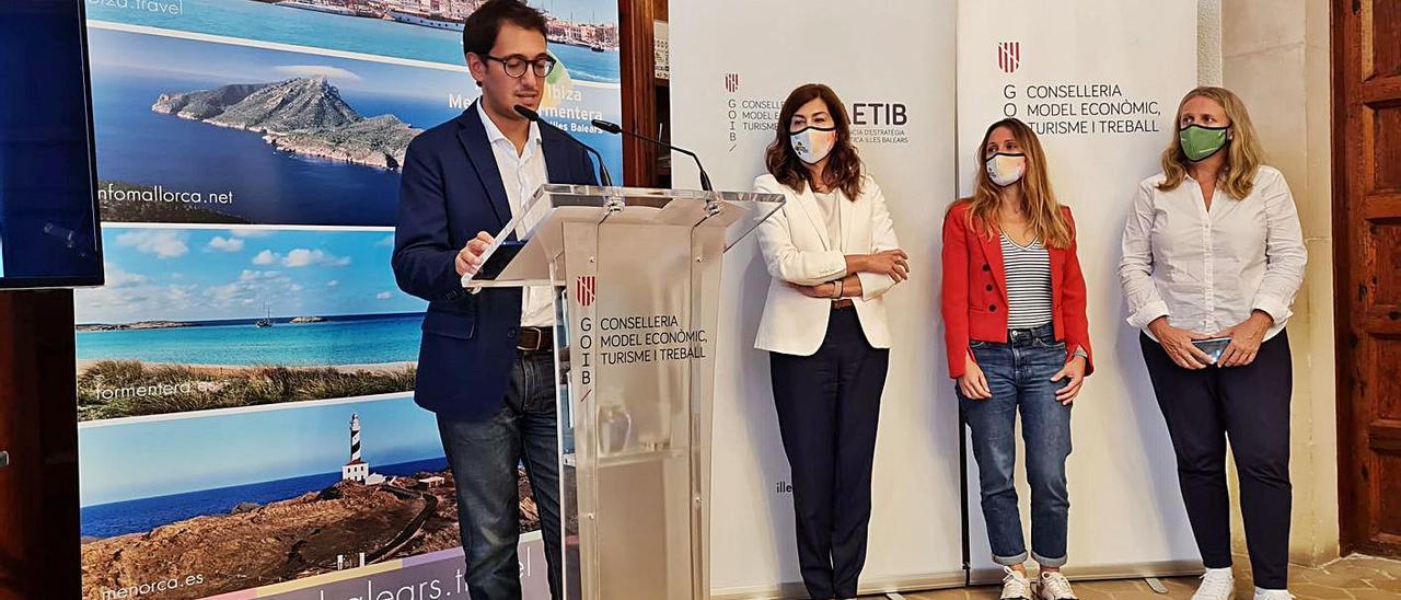 Iago Negueruela, Rosana Morillo, Esther Callizo y Lucía Escribano en la conselleria de Turismo. | CAIB