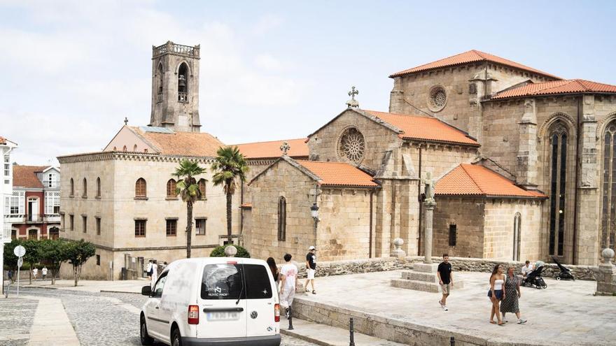 Betanzos da luz verde definitiva al control de accesos de vehículos en el casco histórico, que comenzará a funcionar el 1 de octubre