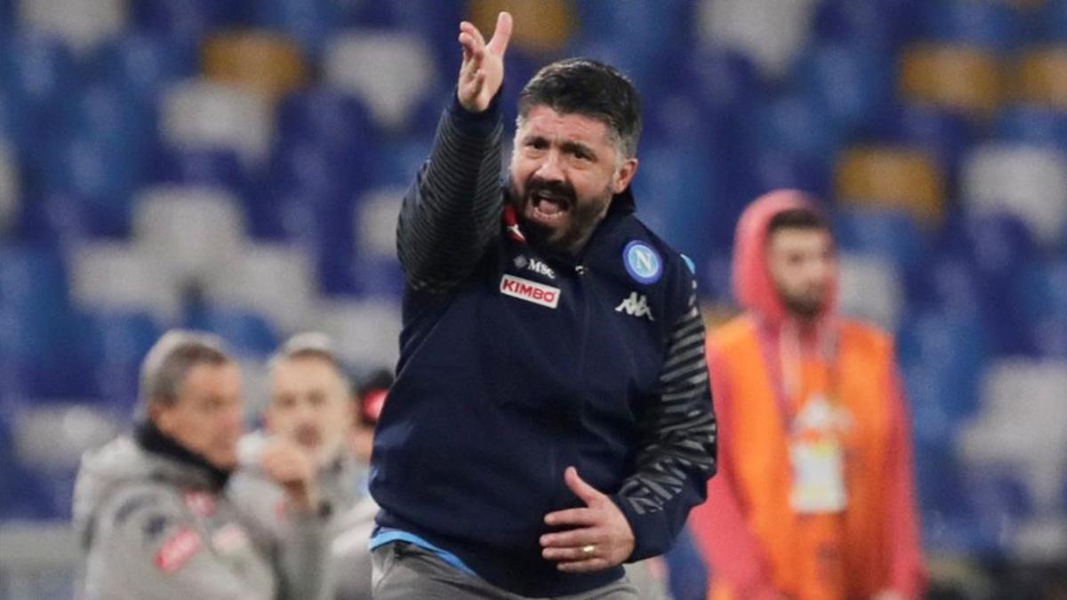 Gennaro Gattuso da órdenes durante el Nápoles-Paarma del sábado, partido en el que debutó como entrenador azul.