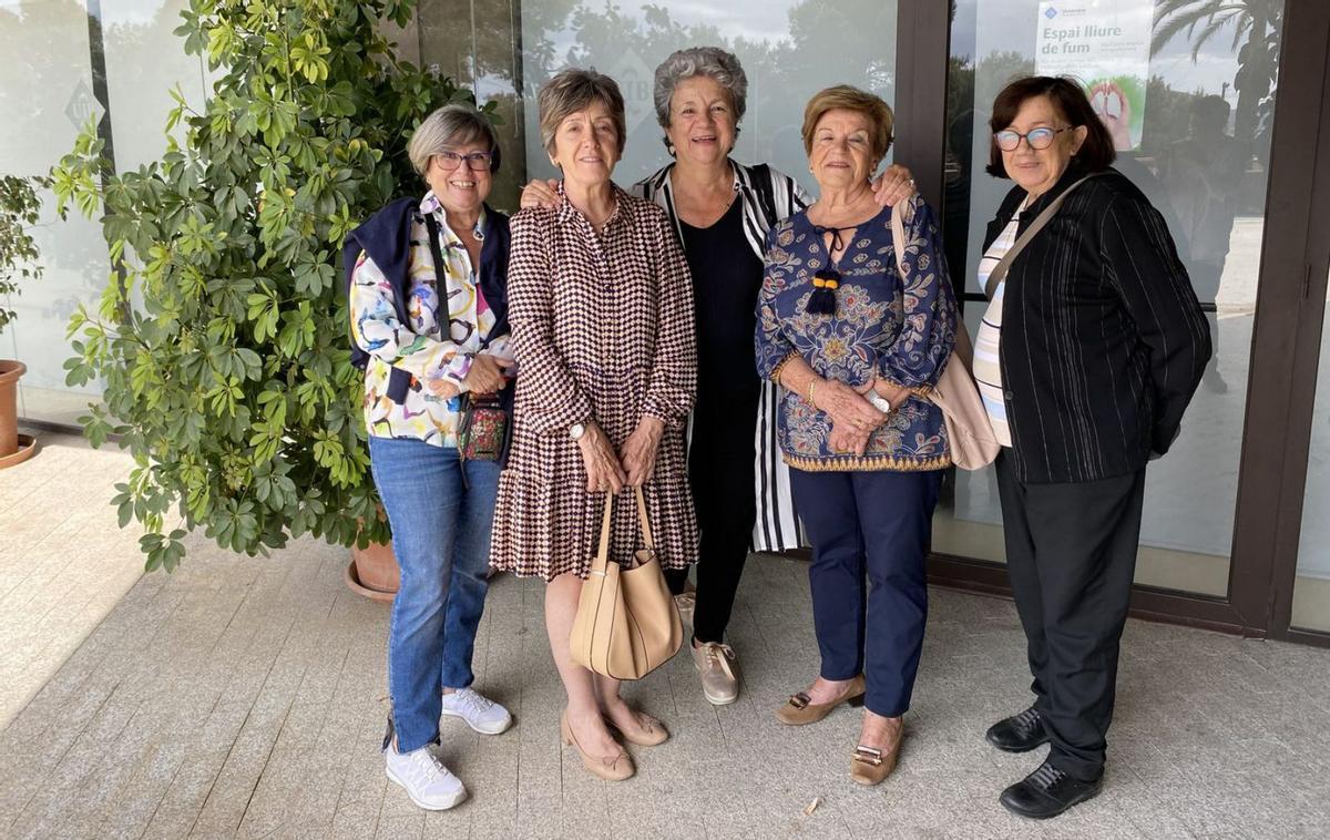Pepita Guasch, Mercedes Escandell, María Dolores Serra, Carmen Guasch y Francisca Clapés. | TONI ESCANDELL.