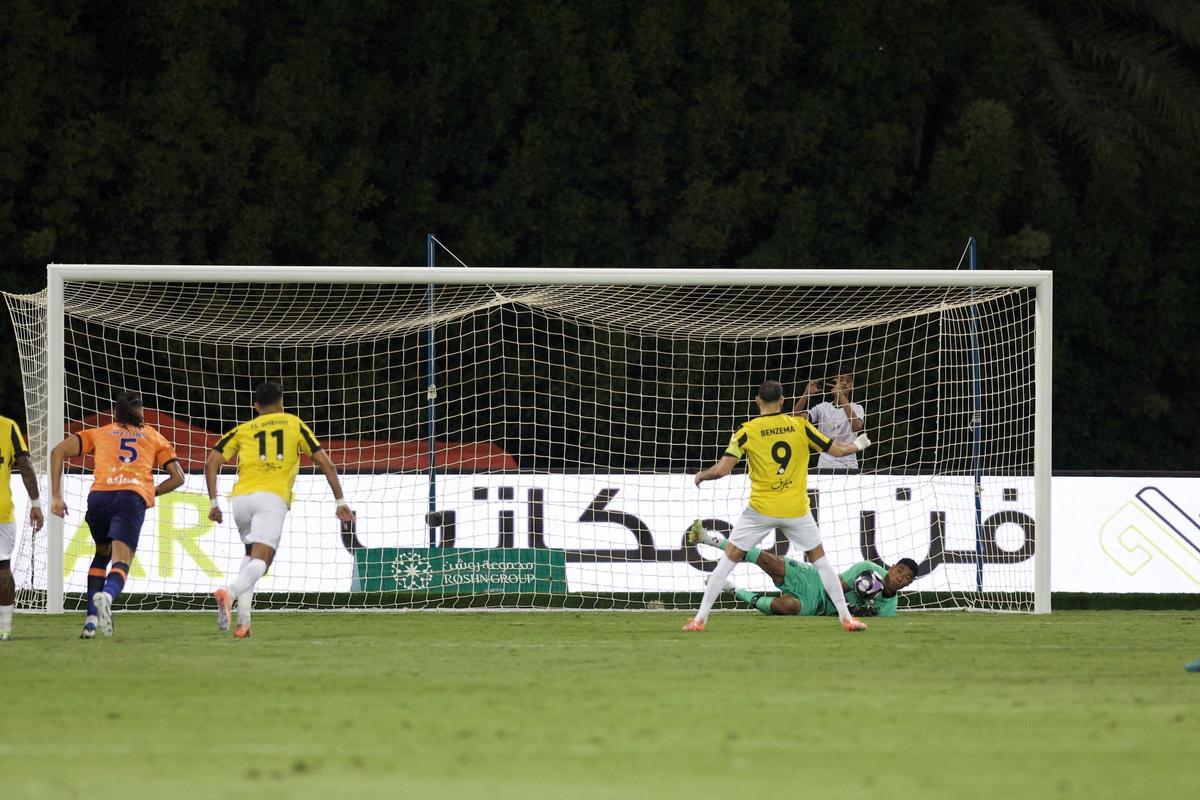Benzema falla un penalti ante Mosquera