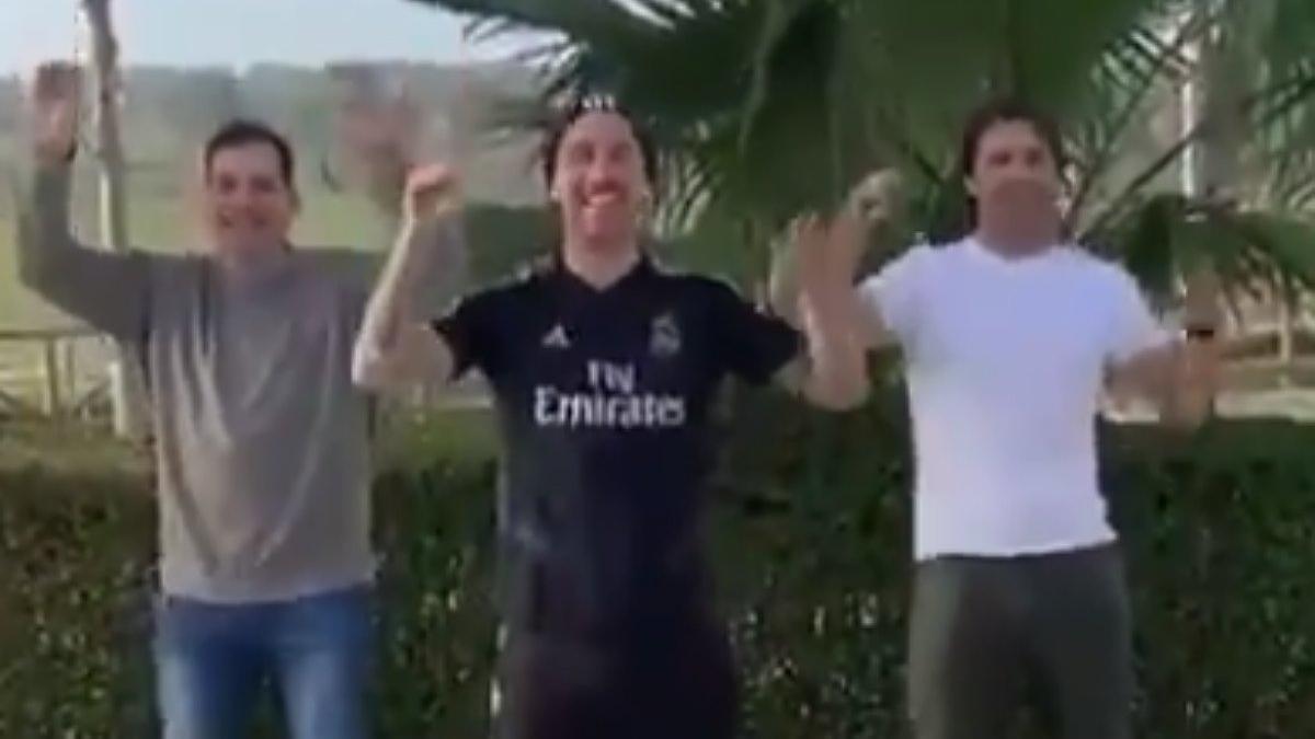 Sergio Ramos y dos amigos bailan la coreografía del 'tubo de escape'.