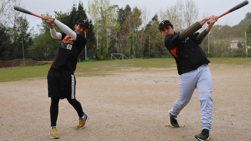 José Ismael Álvarez (izq.) y Eduardo Urdaneta, en el Marcote. // Alba Villar |