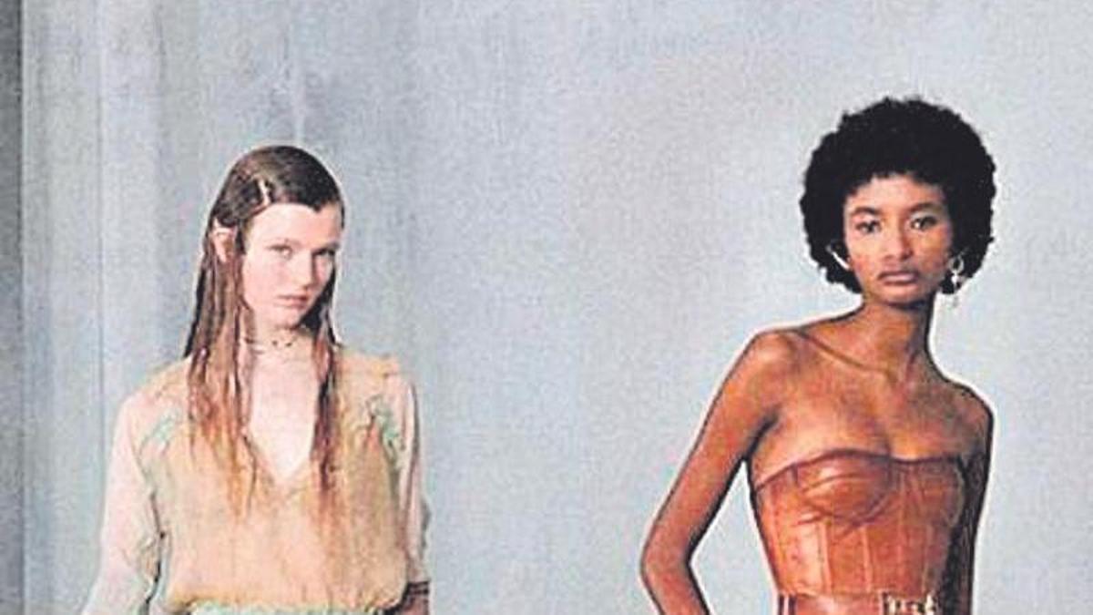 Colección hiperfemenina de Fendí.