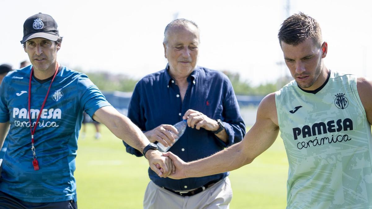 El presidente del Villarreal CF, Fernando Roig, junto a Unai Emery el día de la llegada de Giovani Lo Celso.