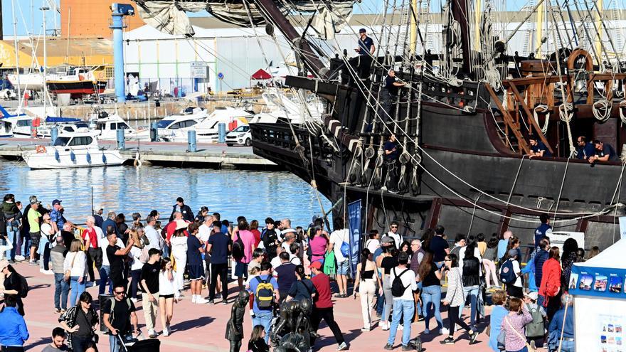 Desembarco en Castelló: Los doce barcos de &#039;Escala&#039; llegan al Grau