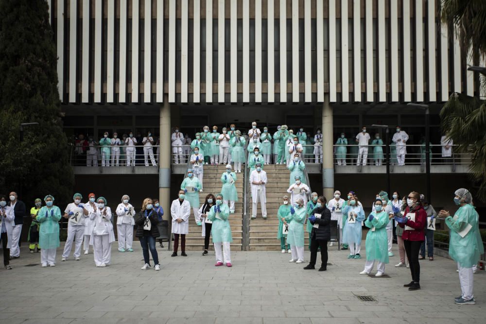 Homenaje a Fina Belenguer, sanitaria fallecida por coronavirus en el Dr. Peset