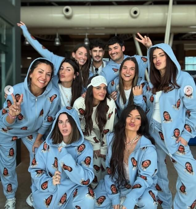 Las amigas de Susana Bicho han preparado un chándal a conjunto con su cara