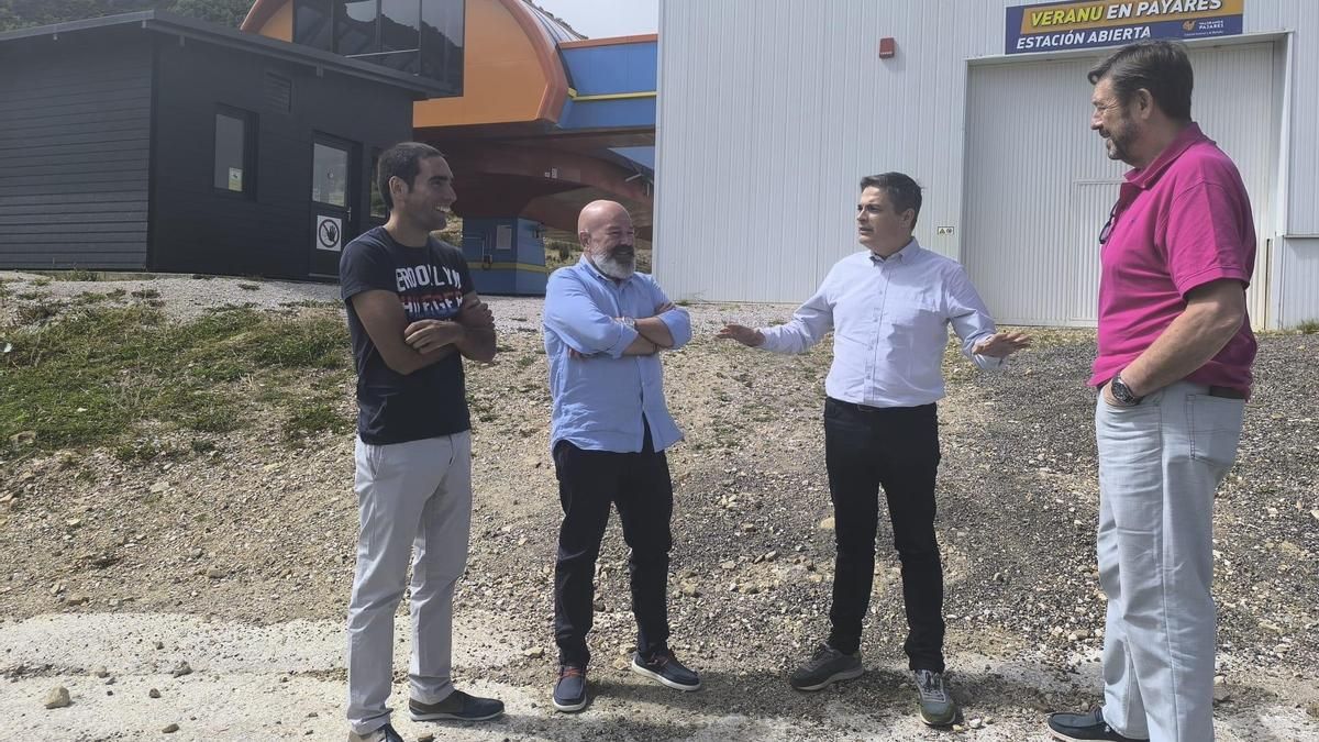 Pedro de Rueda durante la visita a la Estación Valgrande-Pajares