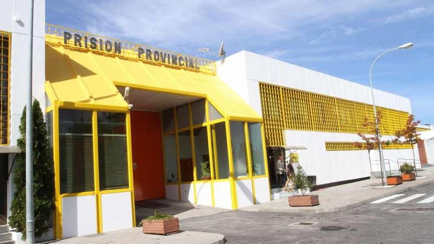 Entrada del centro penitenciario de Pereiro de Aguiar. // Iñaki Osorio