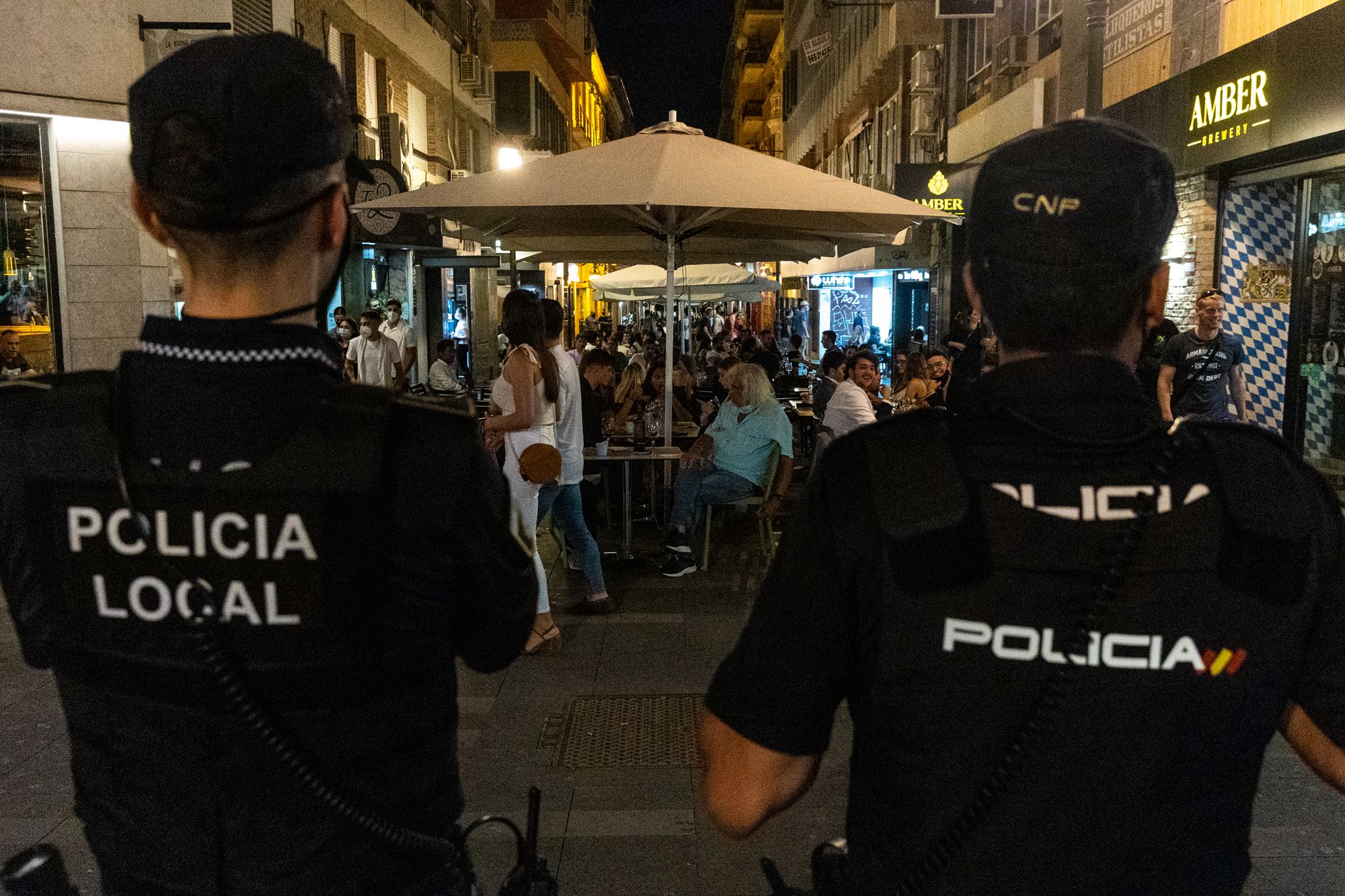 Máxima presión policial contra los botellones para frenar los contagios de covid en Alicante