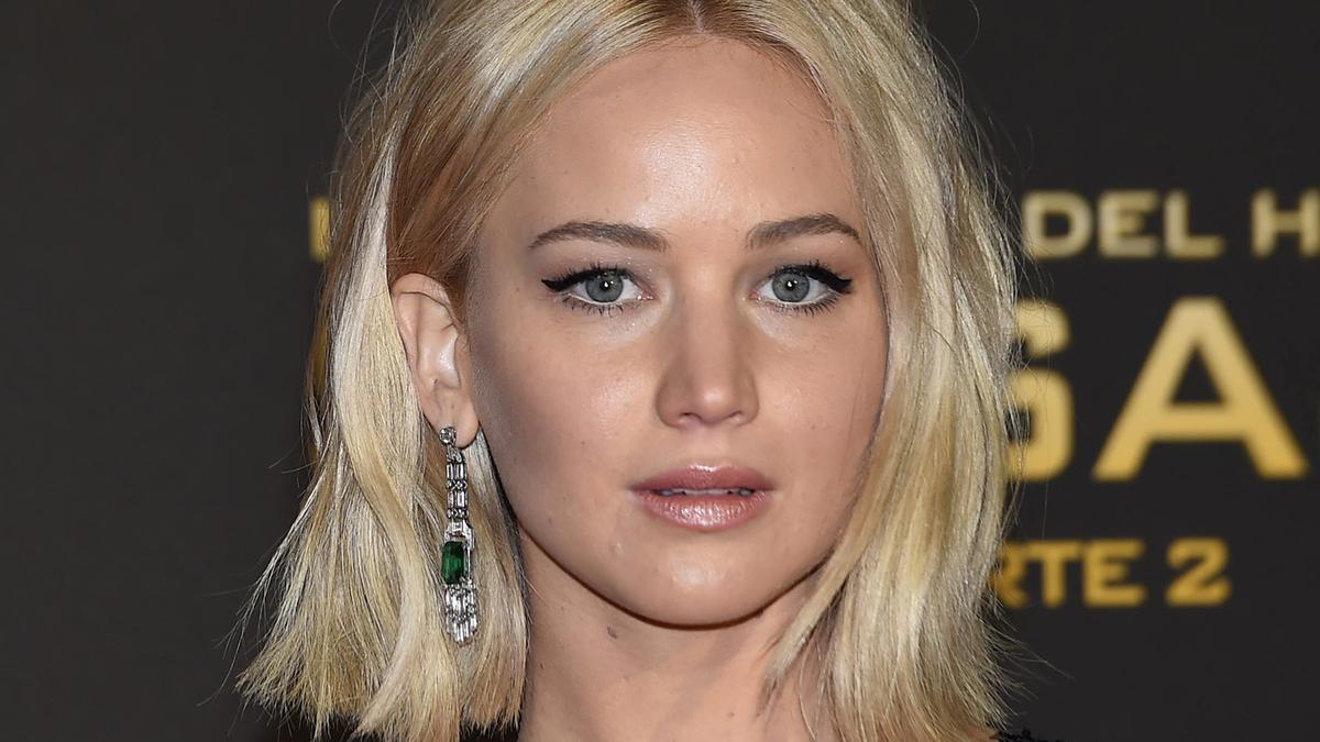 Jennifer Lawrence: pelo corto y pendientes largos, clave del éxito