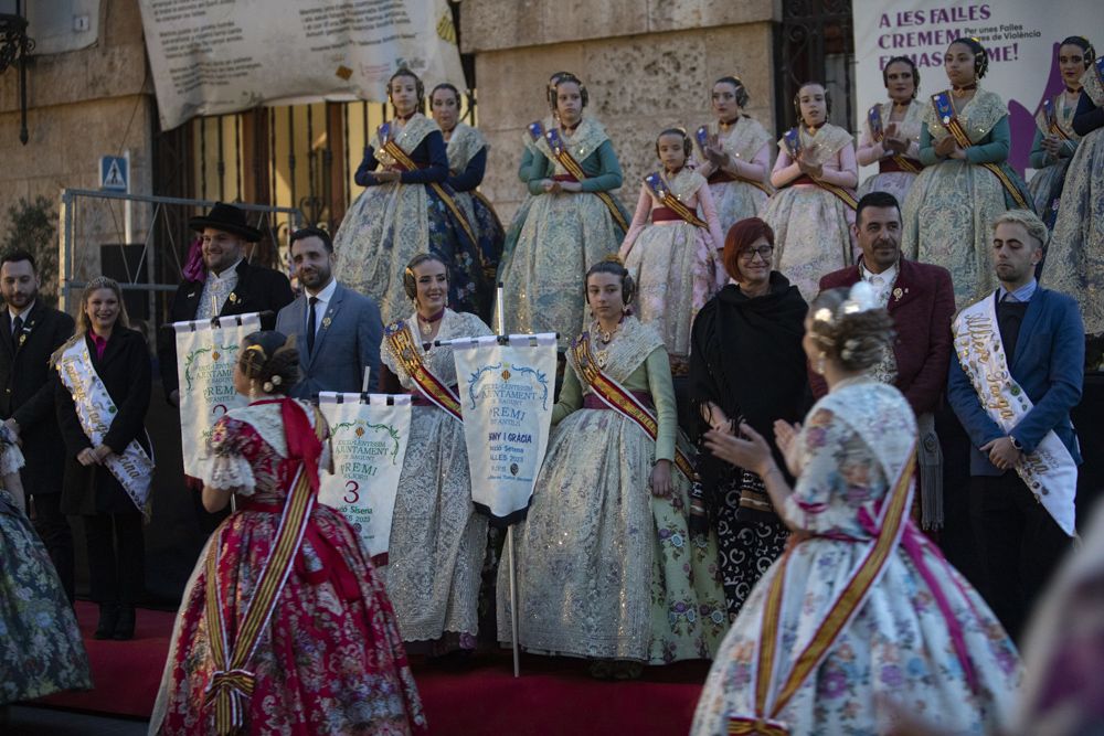 Emoción y nervios en la entrega de premios a las fallas de Sagunt