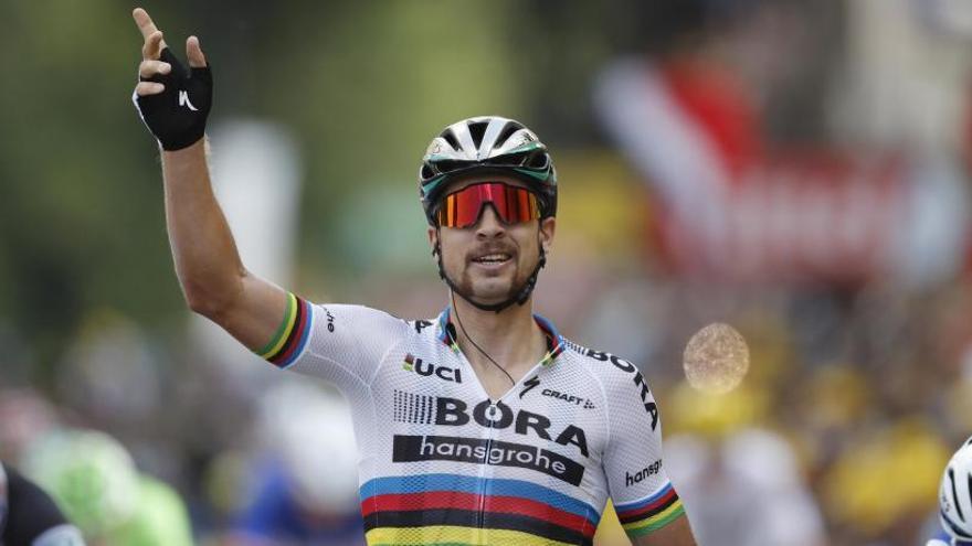 Sagan celebra la victòria.