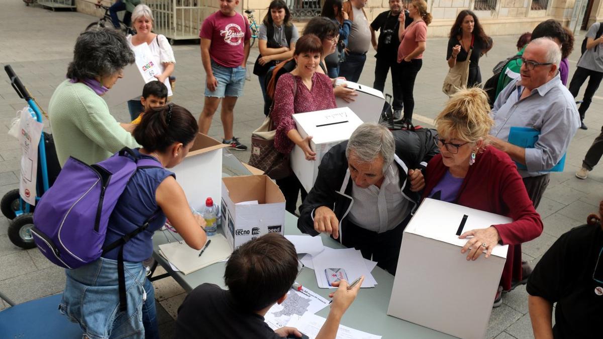 Consulta entre monarquía y república en Sabadell.