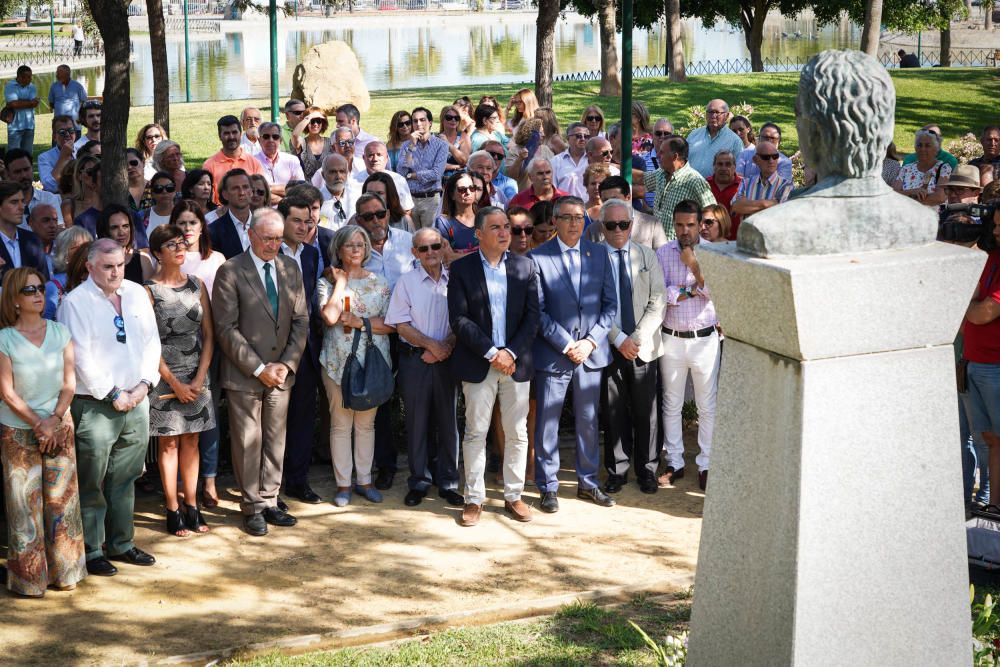 Ofrenda floral en homenaje a José María Martín Carpena