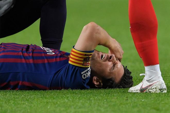 Las imágenes de la lesión de Leo Messi en el Camp Nou ante el Sevilla