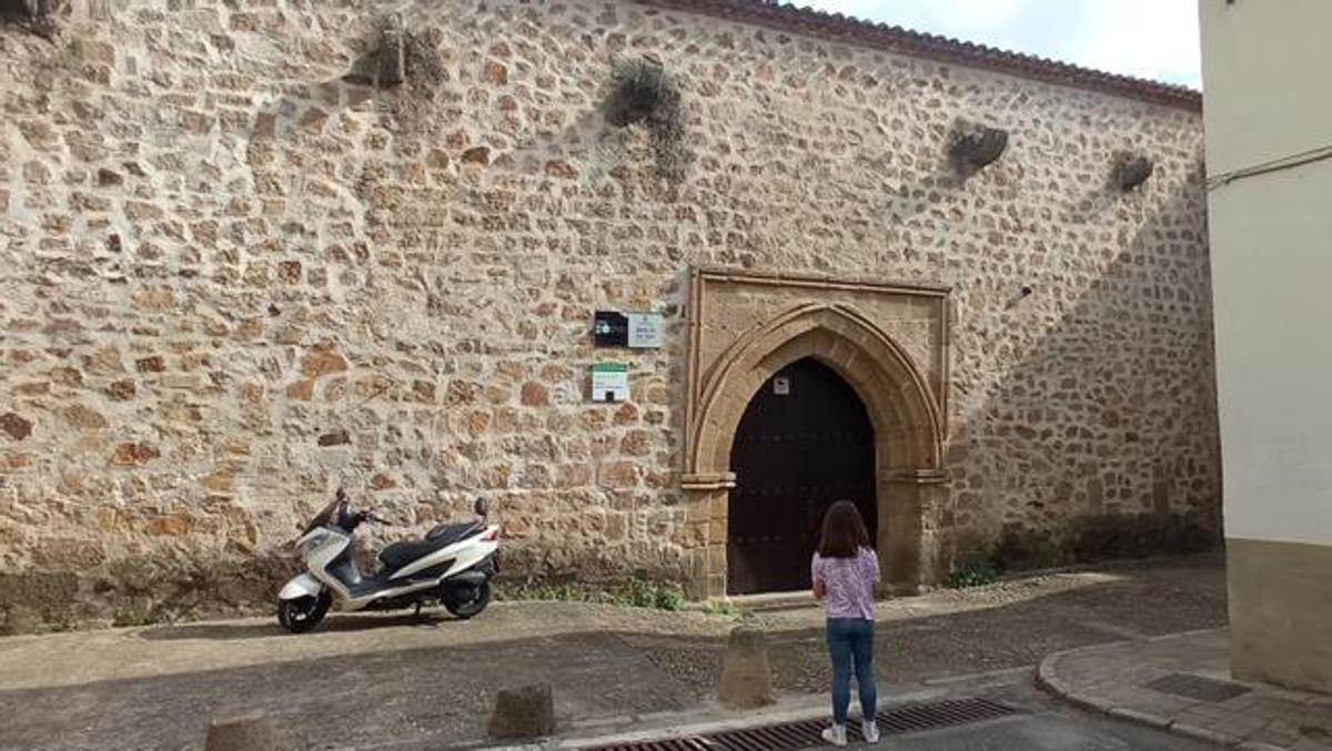 Antigua iglesia que albergará el espacio joven Roberto Iniesta en Plasencia.